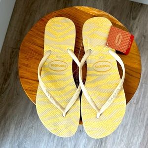 NWT Havainas Animal Glitter Zebra Tiger Print Gold Flip Flops size 41/42